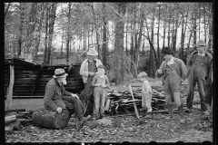 1605_Possibly family group splitting shingles , Lebanon , Tennessee