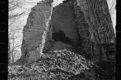 1626_Large crumbling brickworks possible unknown  ancient kiln