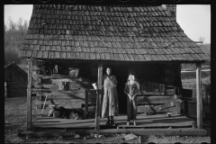 1629_Settlers standing in their woodshed , unknown location