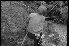 1727__Essential work , clearing ditches , watercourse, unknown location