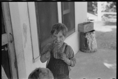 1765_Child of migrant fruit picker's housing Belle Glade , Florida