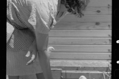 1992_Feeding the chickens Scioto farms, Ohio