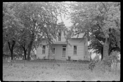 2032_House of generous proportions on fenced plot with established trees