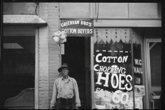 208 Trader outside store , Marianna, Arkansas