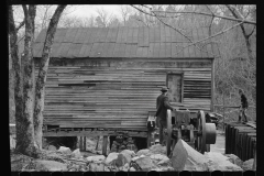 2170_Cider maker, with his press, Crabtree Recreational Demonstration Area  , North Carolina