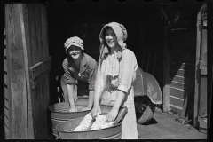 2177_Women washing clothes, Crabtree Recreational Project, near Raleigh, North Carolina