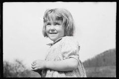 2513_ Young girl, possibly  of family of ten  resettled on Ross-Hocking Land Project , Ohio