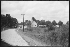 2592_Roadside scene, approach to Moundville , Alabama.