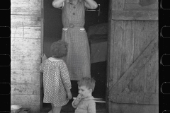 2660_Part of migrant agricultural worker's family near Belle Glade, Florida