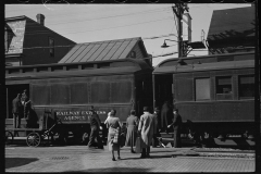 2920_Passengers departing  Hagerstown railroad station, Maryland