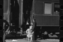 2922_Passengers arriving at  Hagerstown railroad station, Maryland