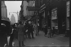 3054_Street_band_on_sidewalk, 8th avenue between West 19th and 20th , New York City