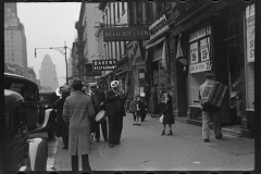 3080_Street_band_on_sidewalk,  8th avenue  between West 19th and 20th , New York City