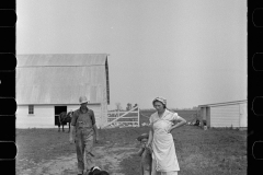 3087_Resettled farmer and family  back of their new home, Wabash Farms, Indiana