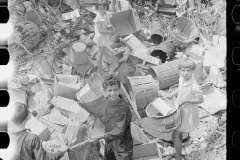 3136_Children at city dump, Ambridge, Pennsylvania