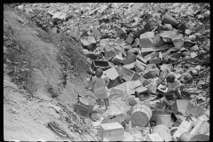 3141_Children at city dump, Ambridge, Pennsylvania