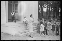 3399_Schoolteacher and children, Irwinville School, Georgia