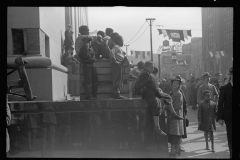 3444_ Waiting for the parade to pass, Cincinnati, Ohio