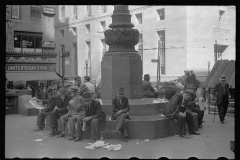 3446_Waiting for the parade,  Fountain Square , Cincinnati, Ohio