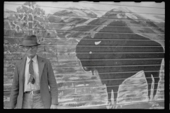 3507_Unknown man captured with Buffalo Bill folk art, North Platte, Nebraska