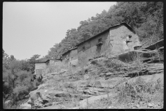 3621_Shacks along the river  between Charleston and Gauley Bridge,