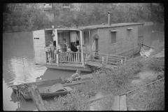 3848_ Family living on riverboat, Charleston, West Virginia.