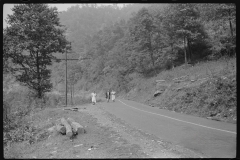 3863_Miners' wives  with groceries Mohegan, West Virginia