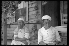 3982_ Farm women, Halifax County, North Carolina