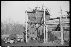 4024_Loading a truck with coal