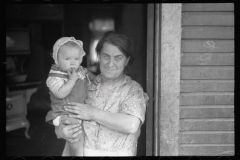 4113_Wife of coal miner with grandchild. Kempton, Company coal town . West Virginia