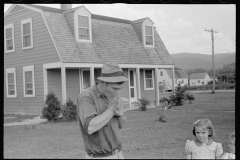 4149_Tygart Valley homesteader and family, West Virginia