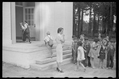 3399_Schoolteacher and children, Irwinville School, Georgia