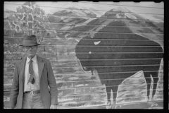 3507_Unknown man captured with Buffalo Bill folk art, North Platte, Nebraska