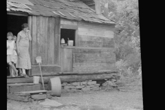 0005_Wife and children of sharecropper