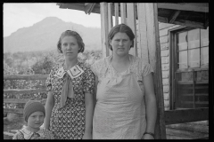 0144_Wife and child of a settler, Old Ragged Mountains, Shenandoah