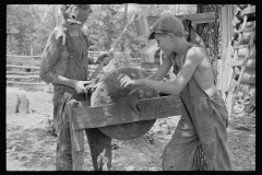 0173_Sharpening an axe, Ozark Mountains , Arkansas