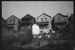 0185_Backyards , squalid housing Hamilton County, Ohio