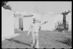 0278_Tomb painter , Pointe a la Hache. cemetry, Louisiana