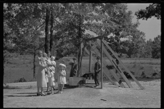 0611_ Affluent family , children play equipment