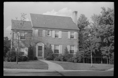 0688_Large modern affluent housing  , probably Washington DC suburb