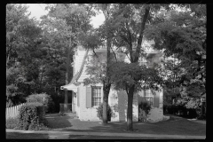 0690_Large modern affluent housing  , probably Washington DC suburb