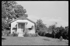 0703_Affluent single storey housing, probably Washington DC suburb