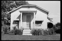 0704_Affluent single storey housing, probably Washington DC suburb