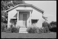 0705_Affluent single storey housing, probably Washington DC suburb