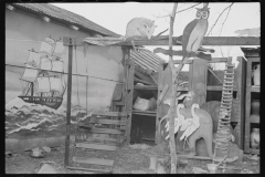 0823_Curios in yard  , Forrest City , Arkansas