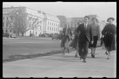 0943_Pedestrians ,12th Street , Washington DC nr Pennsylvania Avenue