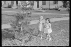 0962_Small children , at Greenbelt Development , Maryland