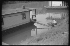 0977_River boat accommodation for families Charleston , West Virginia