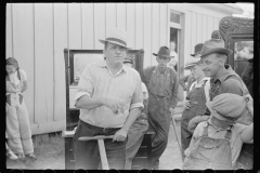 2003_Auctioneer at  sale, Owensburg, indiana