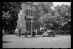 2085_Loafers' wall, outside the Court-house, Batesville, Arkansas